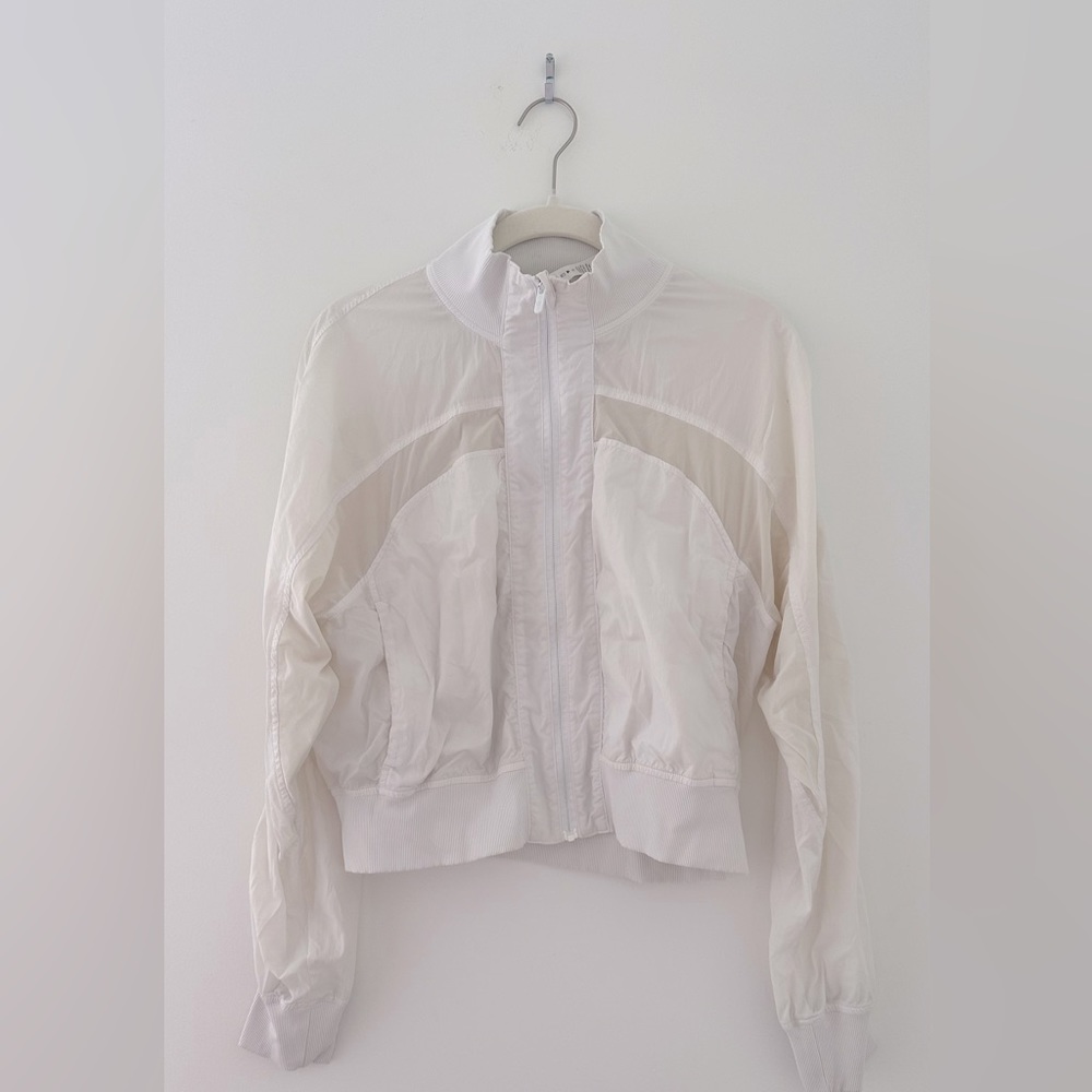 Lululemon light workout zip up jacket/windbreaker - White, Size 6